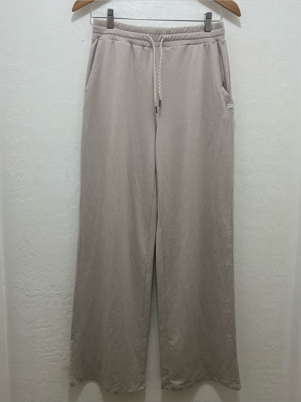 Vuori Halo Essential Wideleg Pants Womens S Beige Dreamknit Stretch VW4023